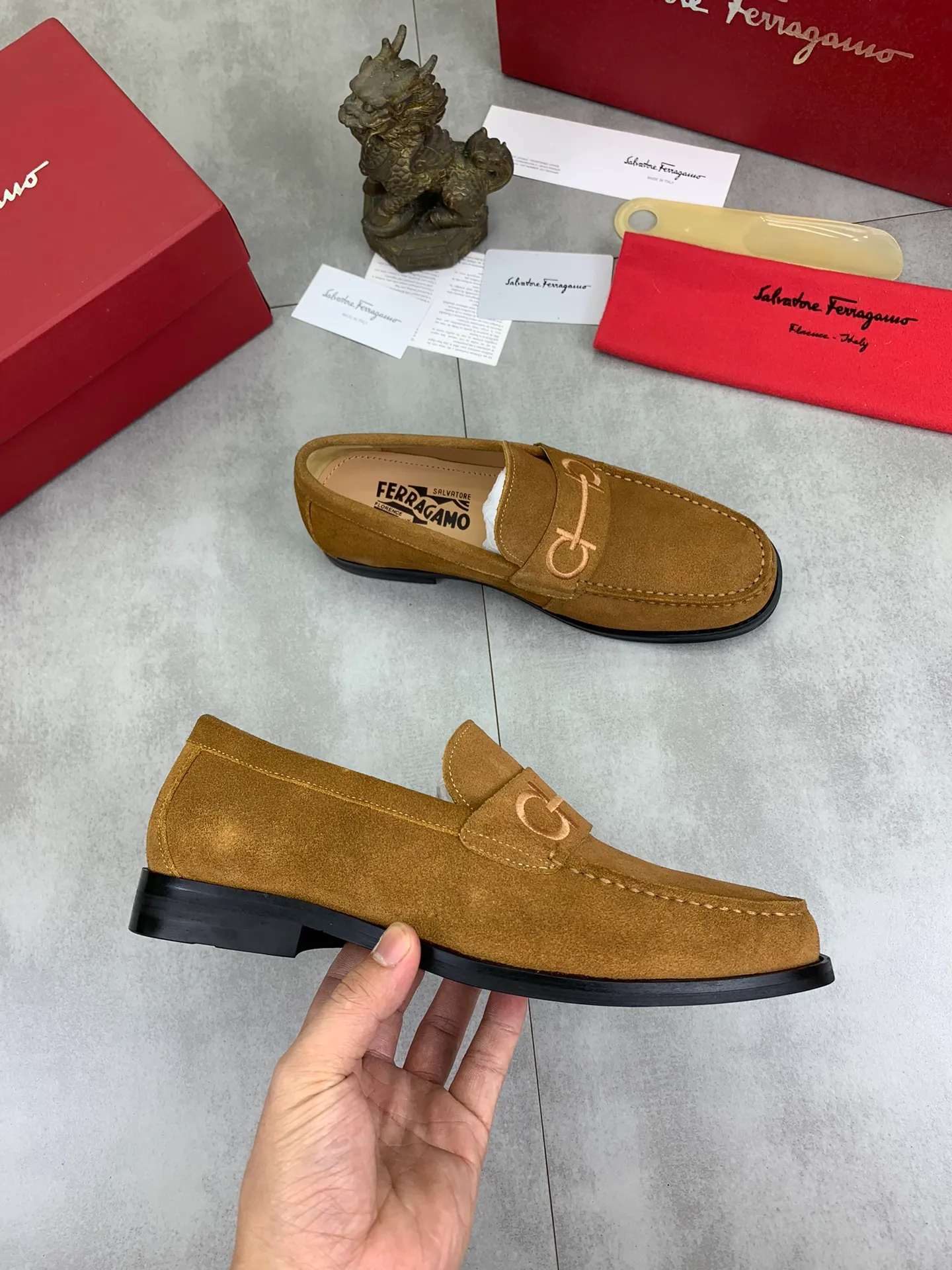 Men's Men's Shoes 💰P460💰[New Style] Water-dyed Niuli 🆘[Salvatore Ferragamo] Ferragamo's latest casual business leather shoes for men! Available at counters simultaneously! The fabric is made of specially imported original calfskin, the lining is made of imported water-dyed cowhide, and the original combination outsole is absolutely luxurious and leads the fashion trend. Matching code: 38-45; 5️⃣ colors available
